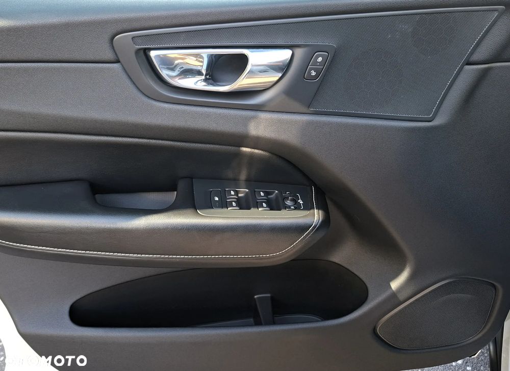 Volvo XC 60 D4 AWD Geartronic RDesign - 26