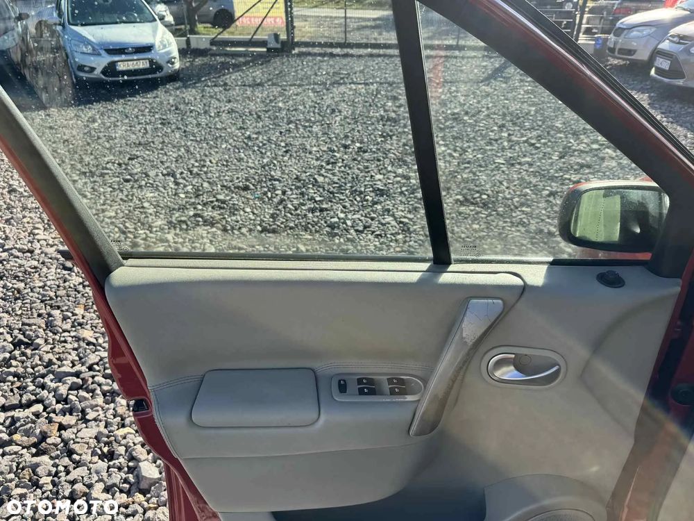 Renault Scenic 1.6 16V Emotion Plus - 17