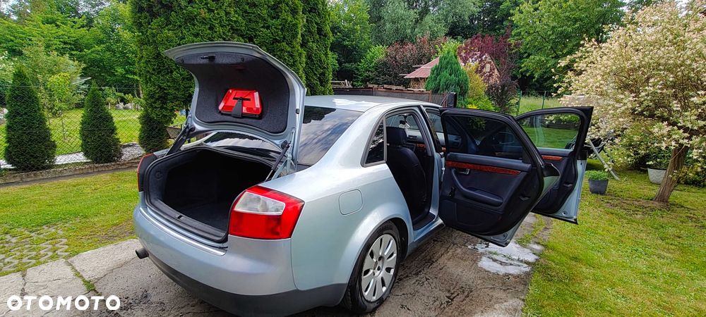 Audi A4 Limousine - 4