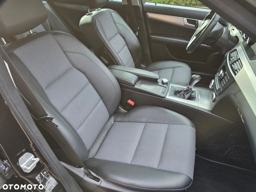 Mercedes-Benz Klasa C 180 BlueEFFICIENCY Avantgarde - 31