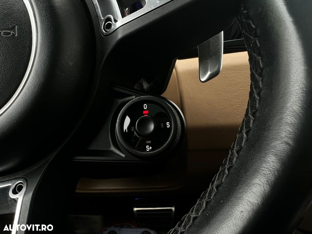 Porsche Cayenne Turbo - 35