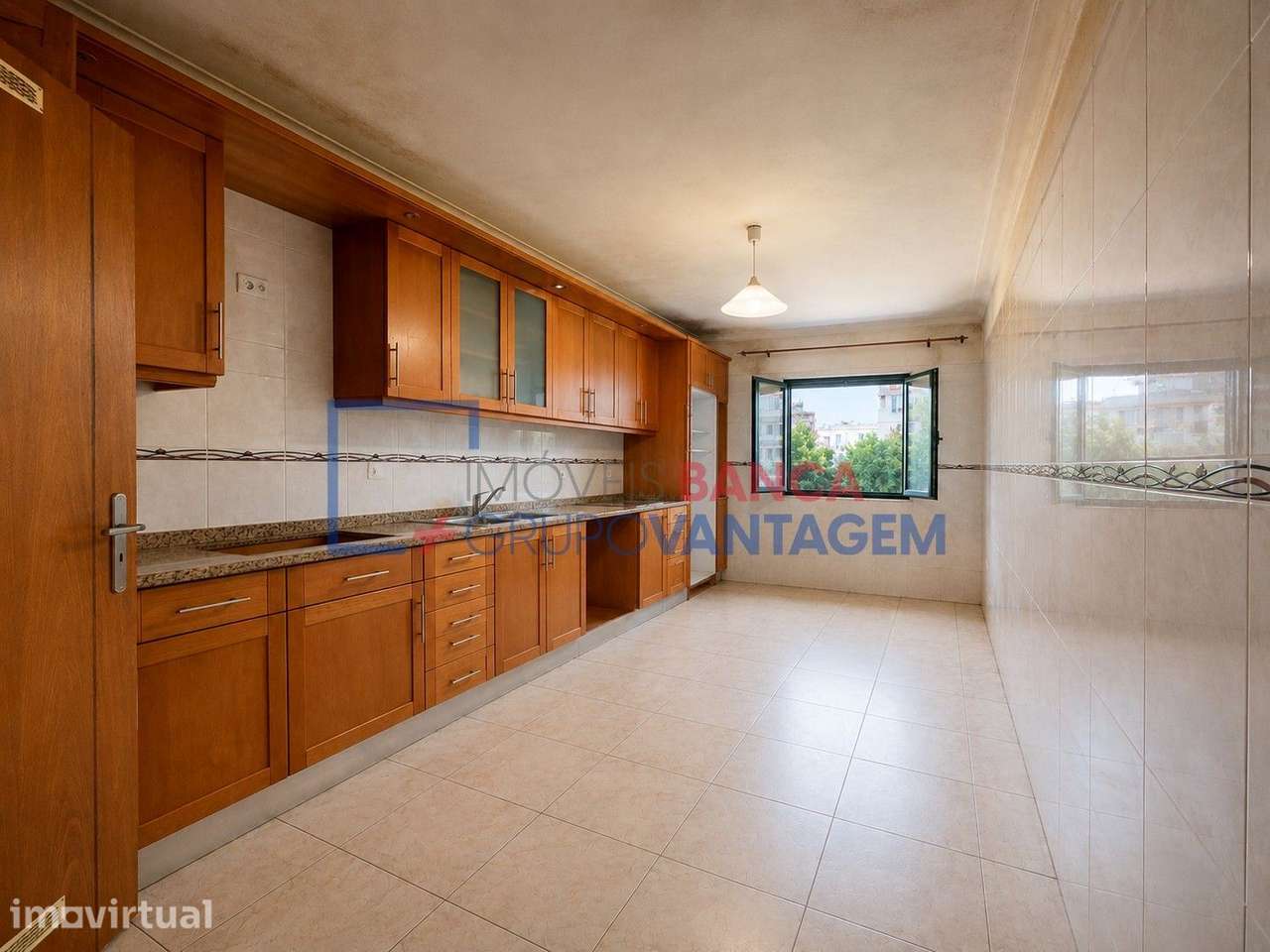 APARTAMENTO T3 COM GARAGEM E ARRECADAÇÃO - Grande imagem: 3/25