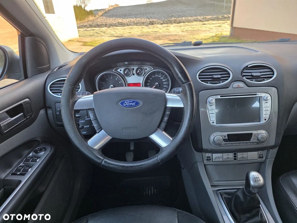 Ford Focus 2.0 16V Titanium - 15