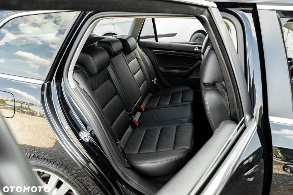 Volkswagen Golf 1.6 TDI DPF DSG Highline - 23