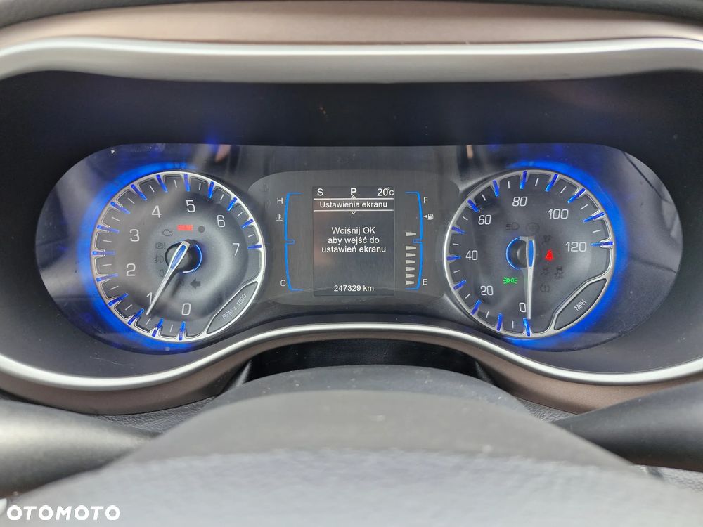 Chrysler Pacifica - 26
