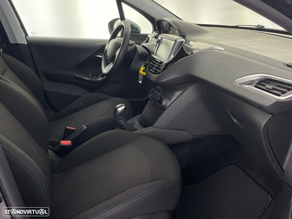 Peugeot 208 1.2 PureTech Style - 23