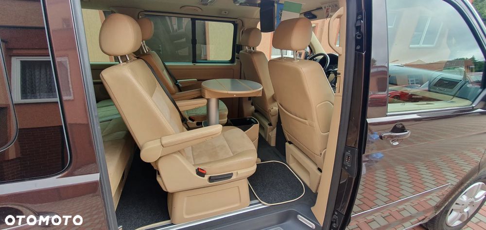 Volkswagen Multivan - 11