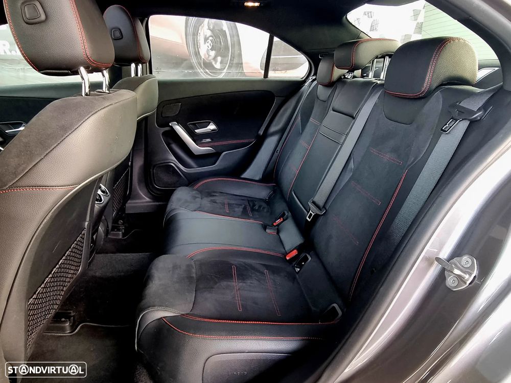 Mercedes-Benz A 250 Limousine e AMG Line - 13
