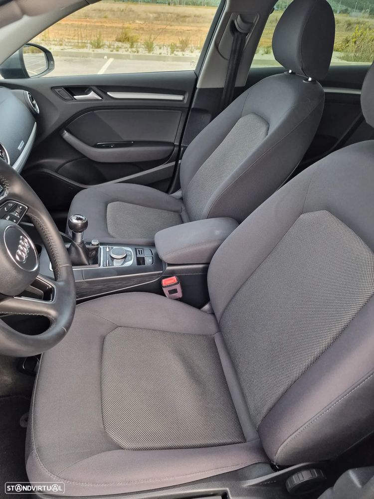 Audi A3 Sportback 1.6 TDI B.Line Attraction - 11
