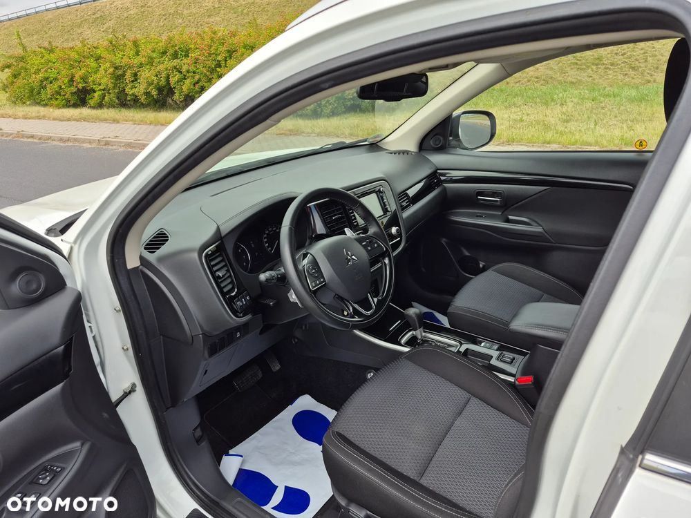 Mitsubishi Outlander - 9