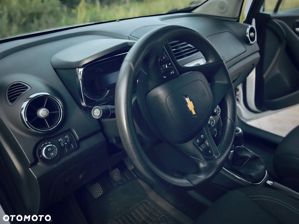 Chevrolet Trax 1.6 LS - 27