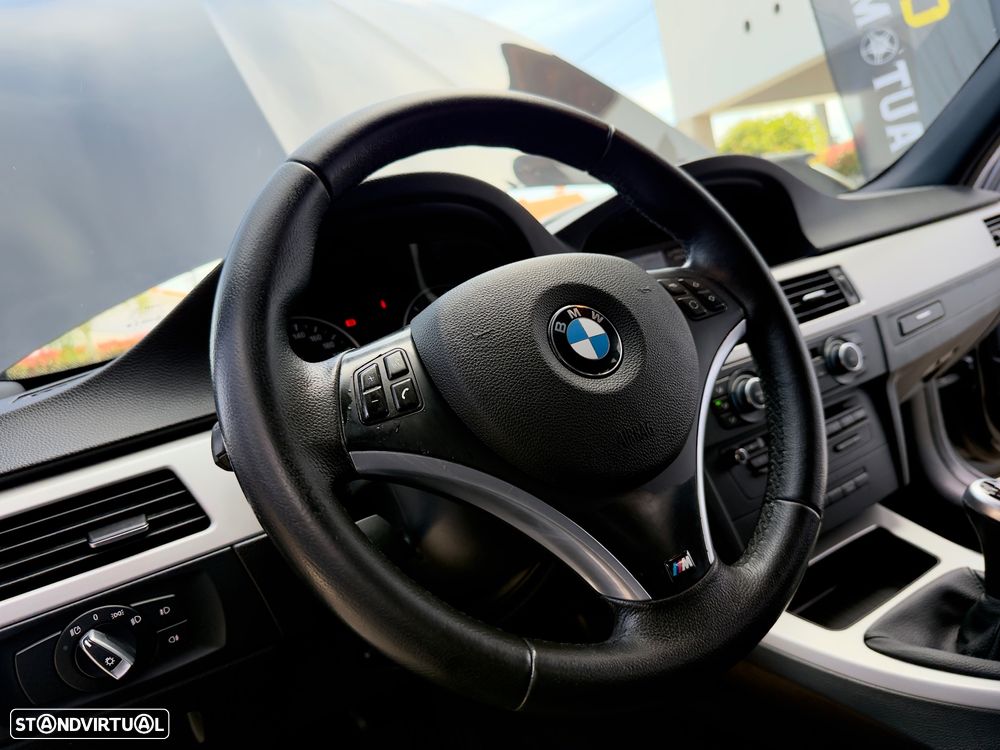BMW 320 d Navigation Sport - 44