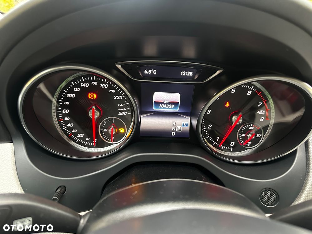 Mercedes-Benz GLA 180 7G-DCT - 20