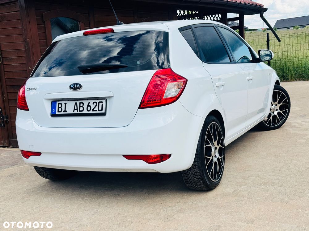 Kia Ceed 1.4 CVVT Dream-Team Edition - 5