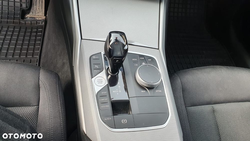BMW Seria 3 320d xDrive Advantage - 10