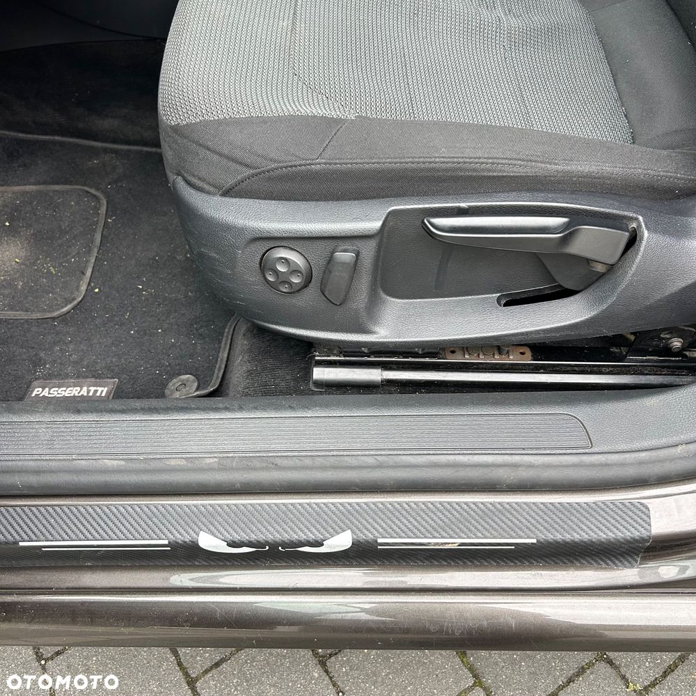 Volkswagen Passat 2.0 TDI Comfortline - 5