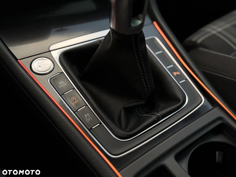 Volkswagen Golf - 40