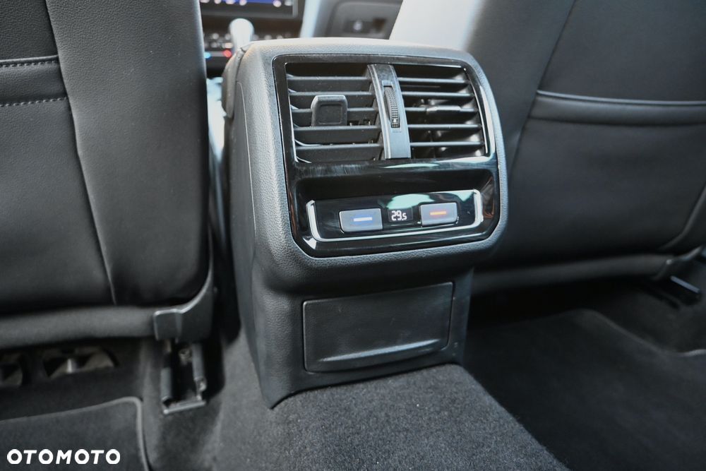 Volkswagen Passat 2.0 TDI SCR DSG Business - 27
