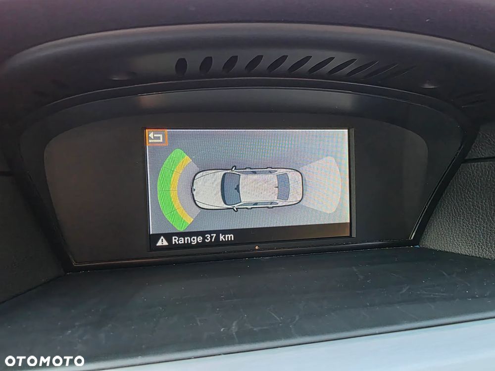 BMW Seria 5 525xi Edition Exclusive - 14