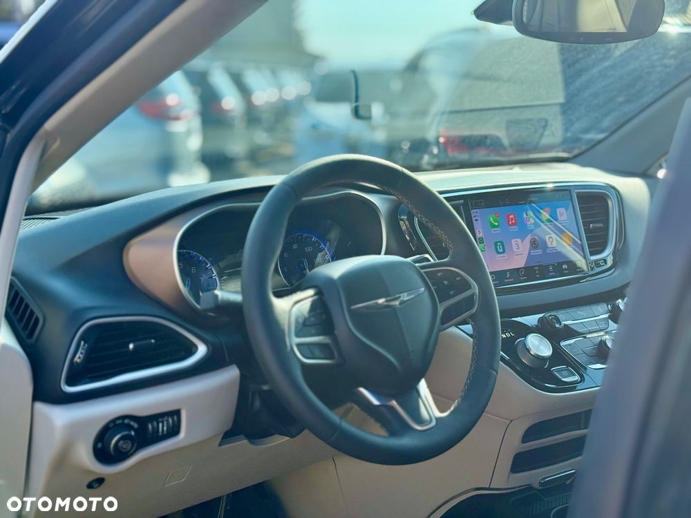 Chrysler Pacifica - 8