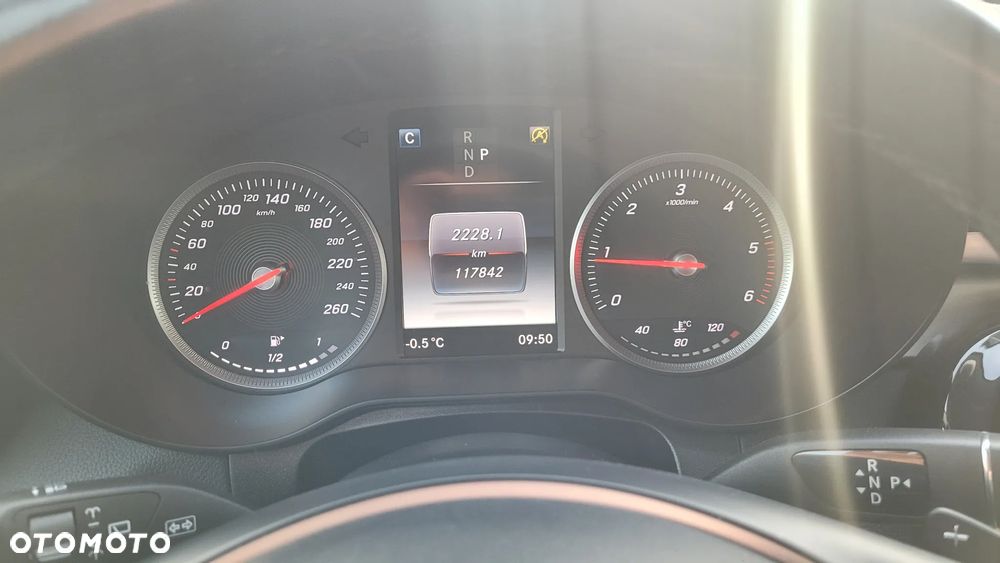 Mercedes-Benz GLC - 28