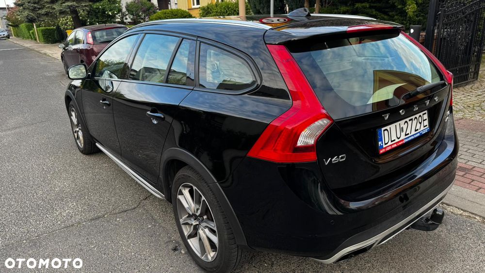 Volvo V60 Cross Country T5 AWD Summum - 2