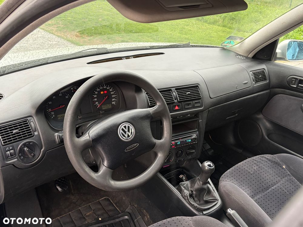 Volkswagen Golf 1.6 - 7