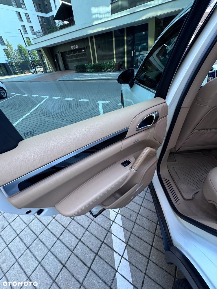 Porsche Cayenne - 22