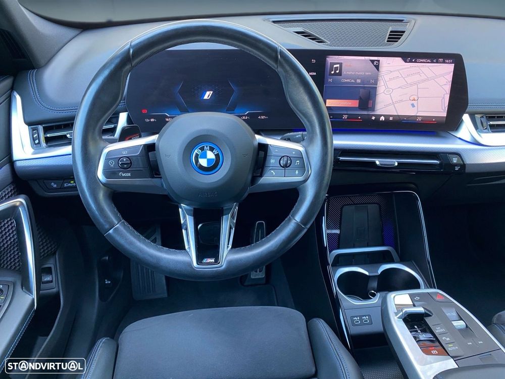 BMW iX1 eDrive20 Pack Desportivo M - 5