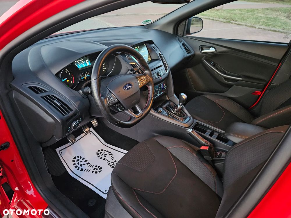 Ford Focus 1.5 EcoBoost ST-Line - 10