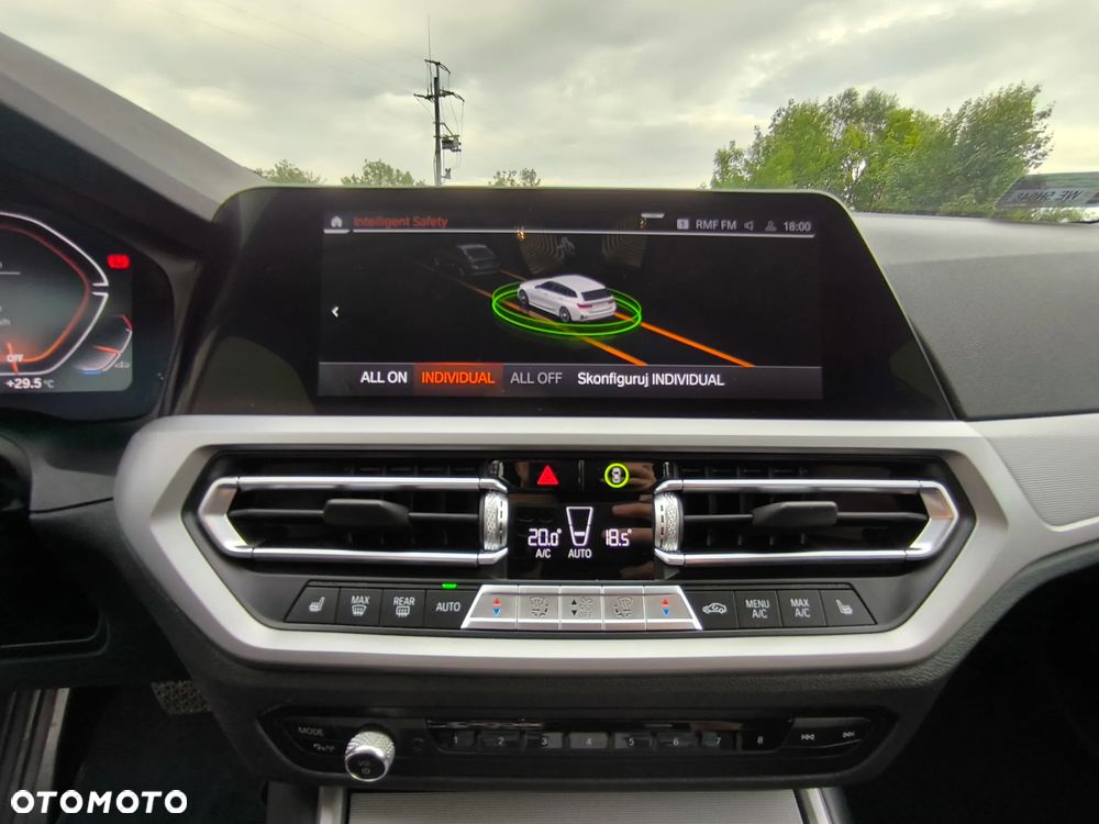 BMW Seria 3 318i - 27