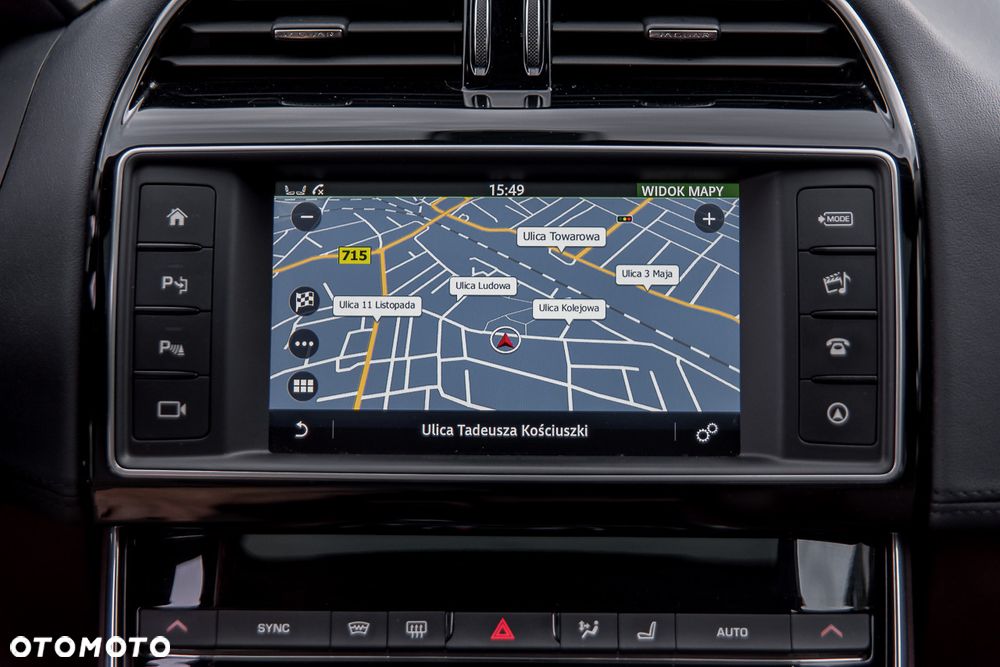 Jaguar XE 2.0 T Prestige - 35