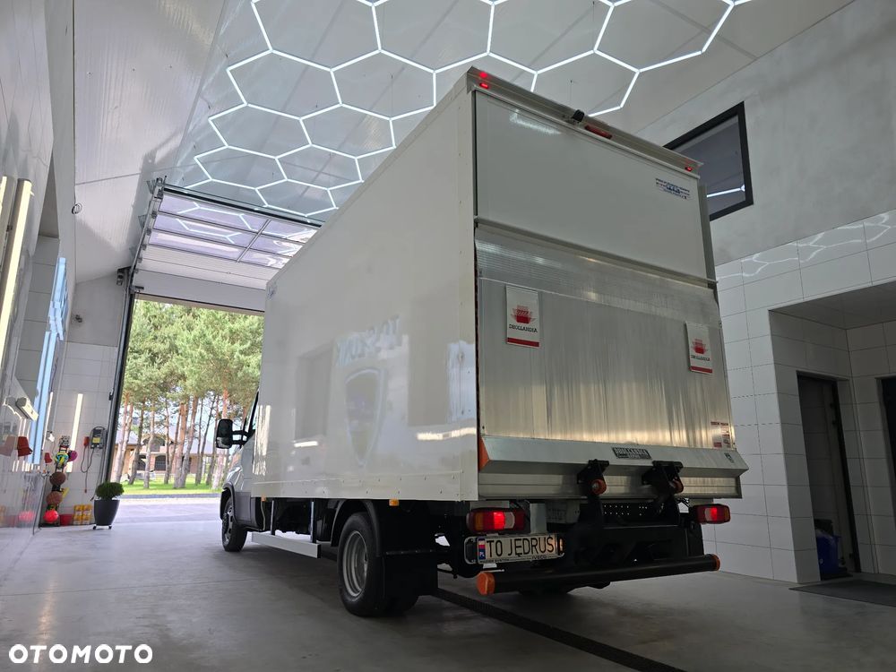 Iveco DAILY 35C16 / 50C16 KONTENER 8PALET WINDA DHOLLANDIA 750Kg 41Tyś km SERWIS ASO IVECO DO OSTATNIEGO Km STAN NOWY NOWY NOWY NA GWARANCJI BOGATA OPCJA WYPOSAŻENIA ASYSTENTY KIEROWCY TEMPOMAT KLIMA KAMERA COFANIA FOTEL KIEROWCY PNEŁMATYCZNY - 11