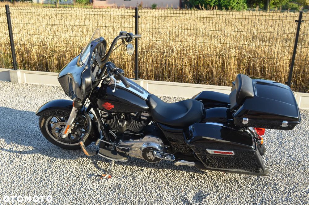 Harley-Davidson FLH Electra Glide - 25