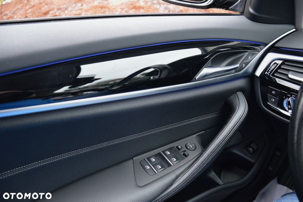 BMW Seria 5 520d xDrive Sport Line sport - 31