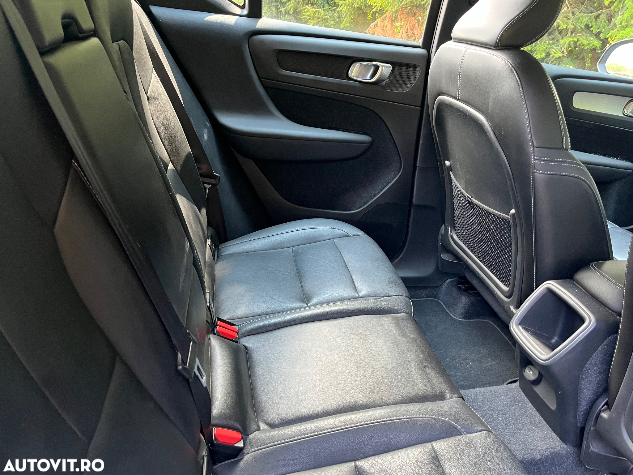 Volvo XC 40 D4 AWD Geartronic Momentum Pro - 10