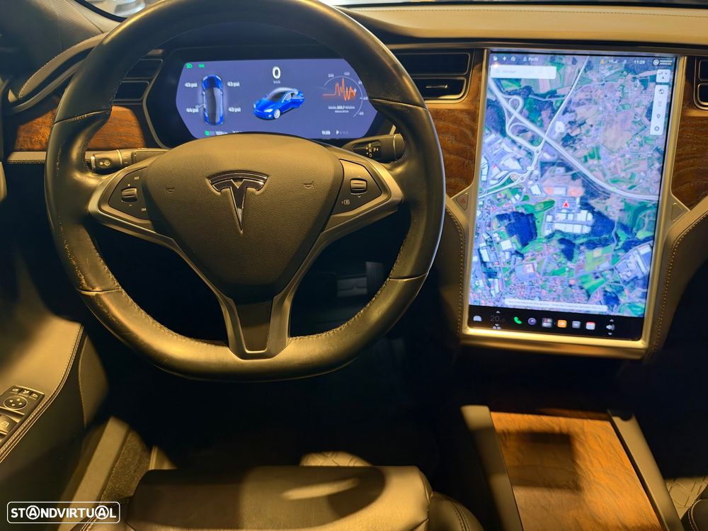 Tesla Model S - 12