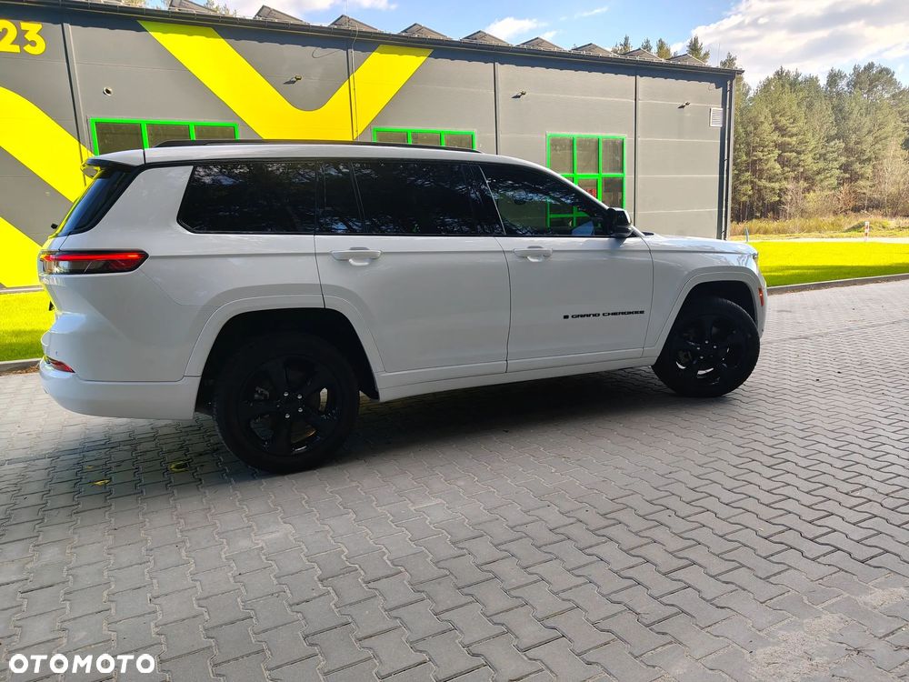 Jeep Grand Cherokee - 24