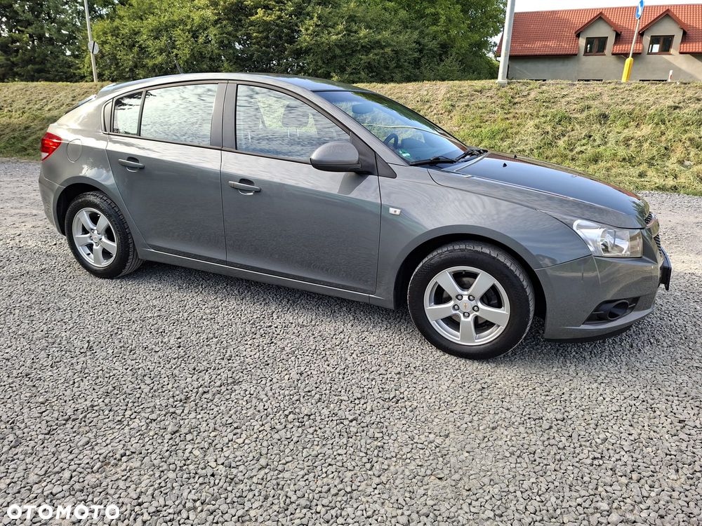 Chevrolet Cruze 1.6 LS+ - 6