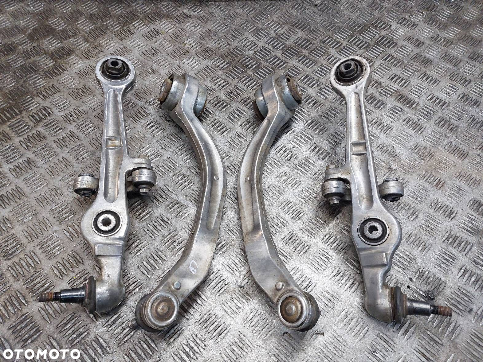 WAHACZE PRZÓD KOMPLET AUDI A4 B7 - 6