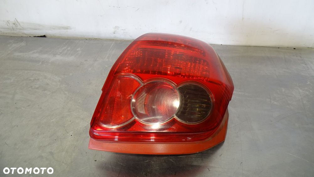 LAMPA LEWA TYLNA TOYOTA AURIS 2.0D4D - 1