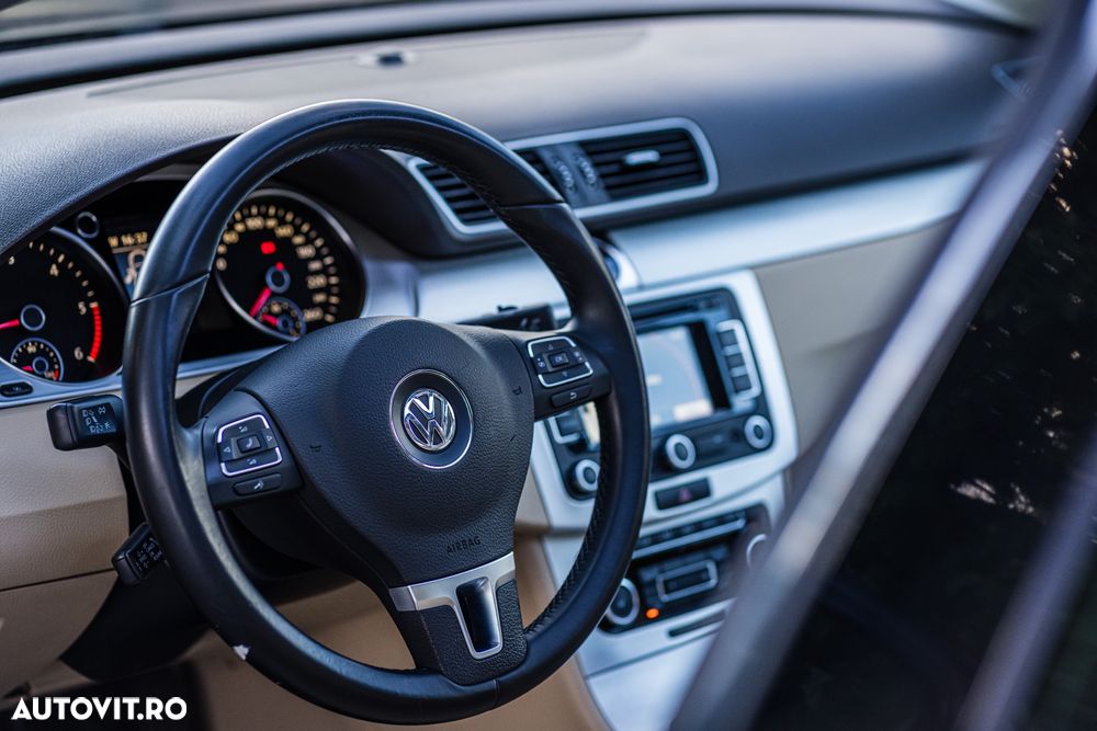Volkswagen Passat - 32