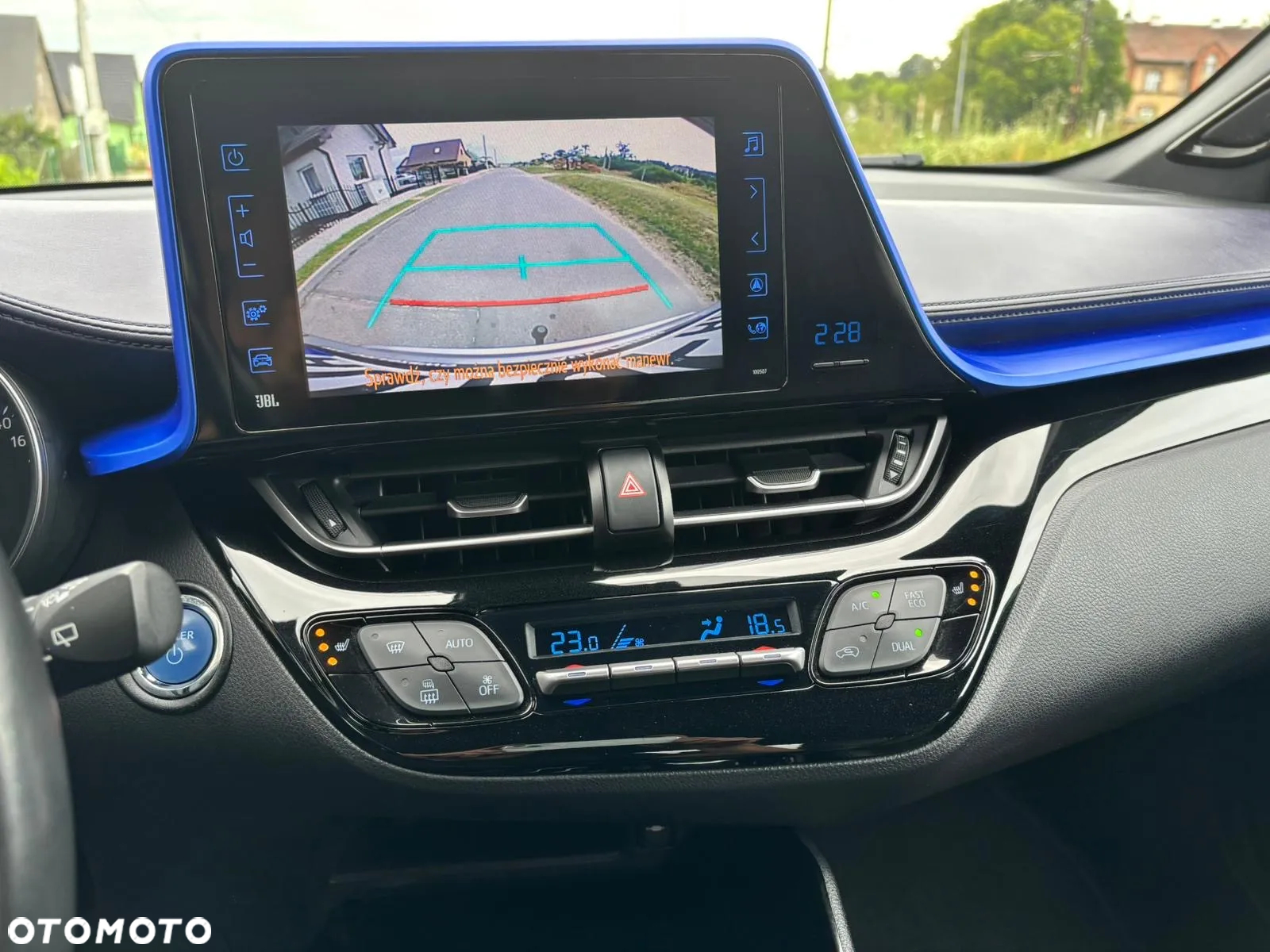 Toyota C-HR 1.8 Hybrid GPF Executive - 32