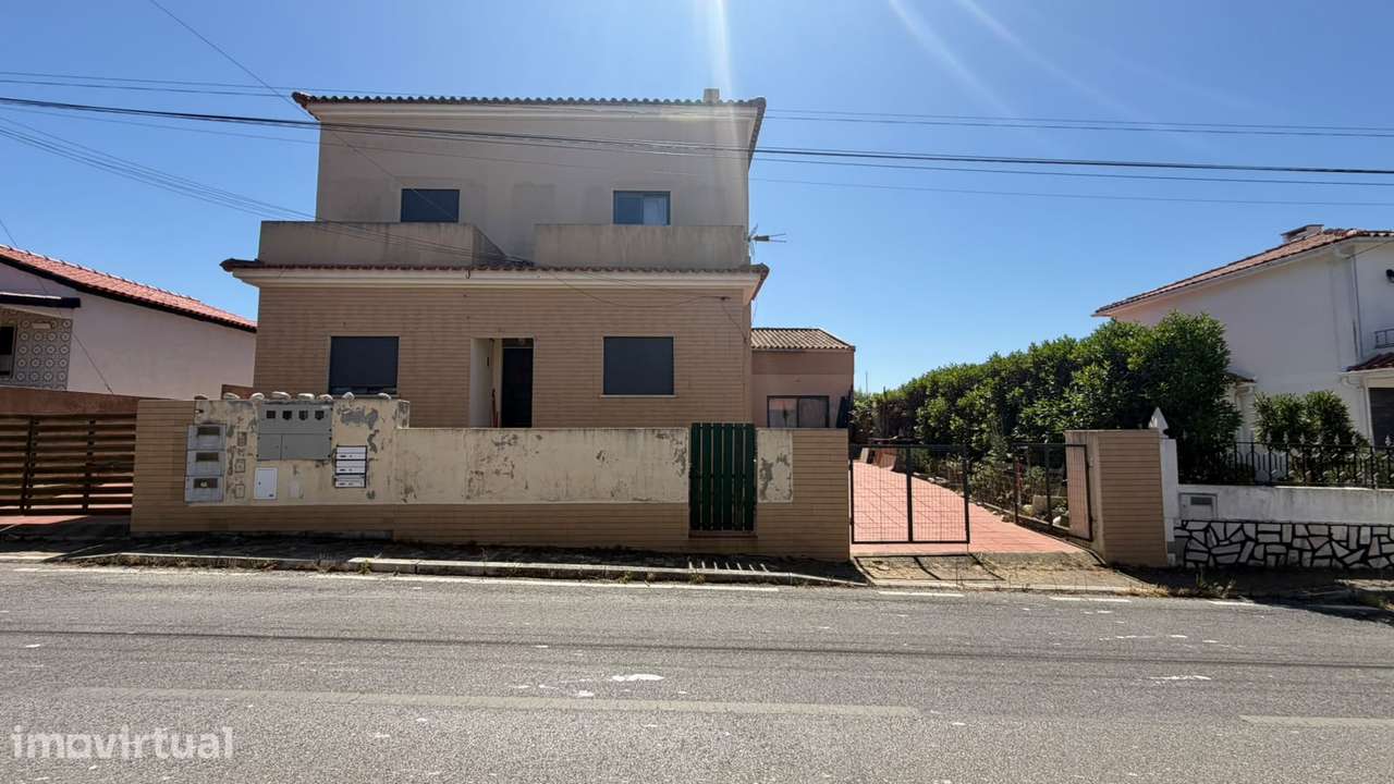 Andar de Moradia T2 c/ Suite, Logradouro e Garagem - Grande imagem: 4/31
