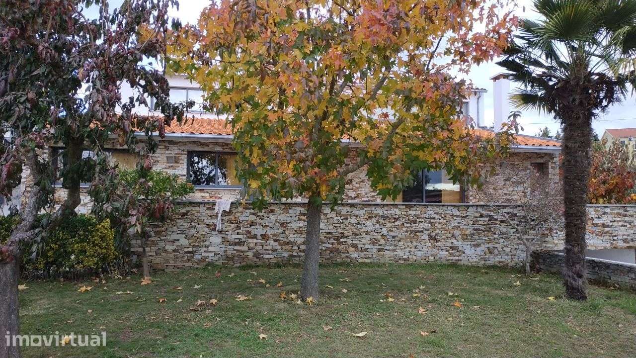 Moradia no Alto Douro Vinhateiro - Grande imagem: 2/37