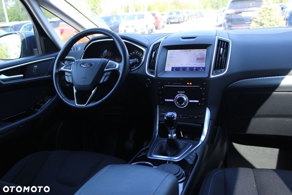 Ford S-Max - 32