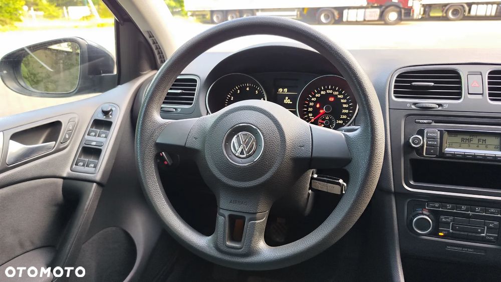 Volkswagen Golf 1.6 Comfortline - 26