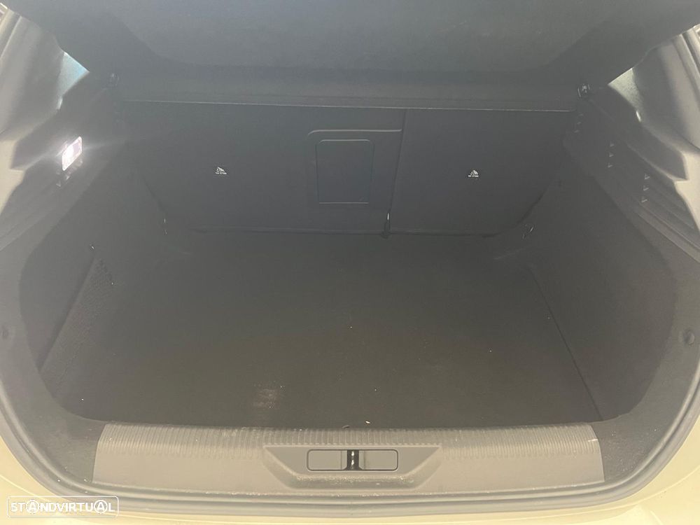 Peugeot 308 1.2 PureTech Allure EAT8 - 18