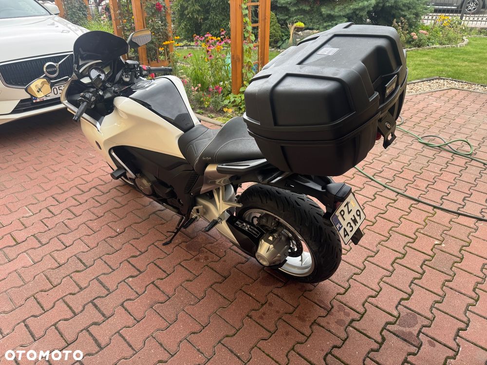 Honda VFR - 3