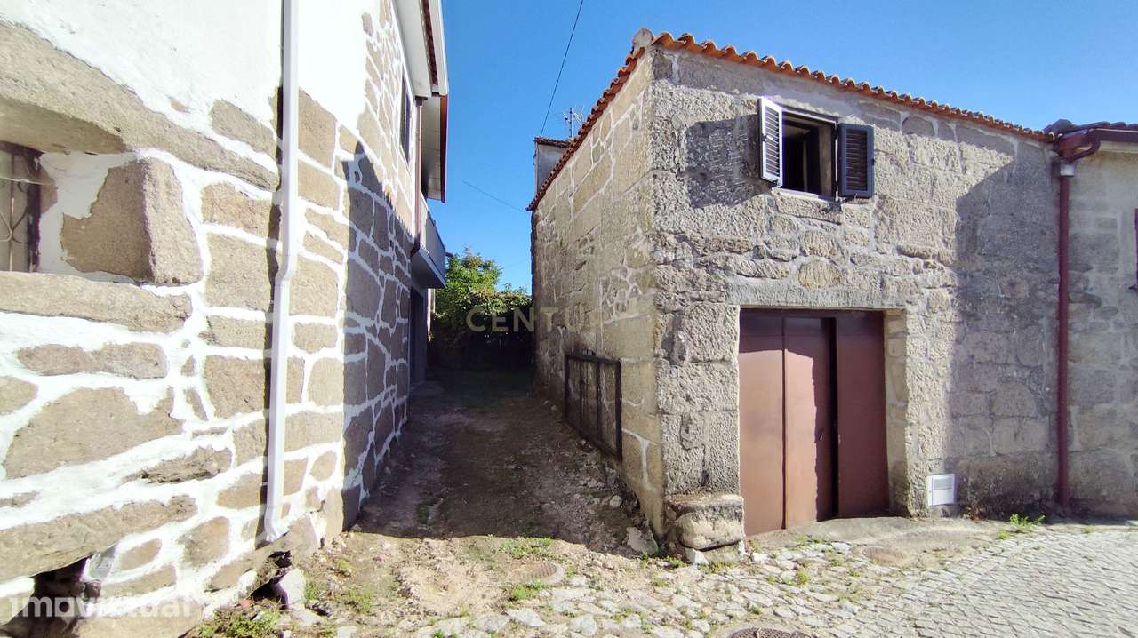 Moradia com Garagem e Terreno a 14 km de Chaves — Tranquilidade e Pote - Grande imagem: 3/32